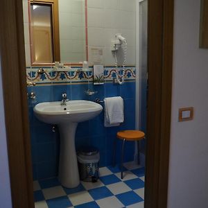 Zimmer mit zwei Einzelbetten